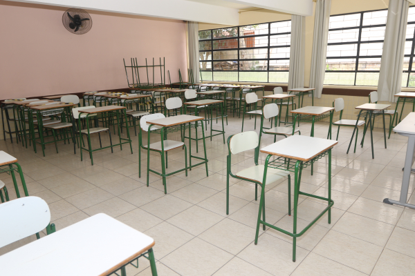 Segundo o TCE-PR, em 14,3% das escolas vistoriadas as janelas não abrem de forma satisfatória para arejar as salas de aula (Foto: Franklin de Freitas/Bem Paraná)