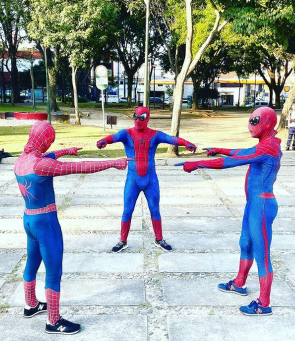 Homens-aranha Trocam Escritório Pelas Ruas De Curitiba E Conquistam ...