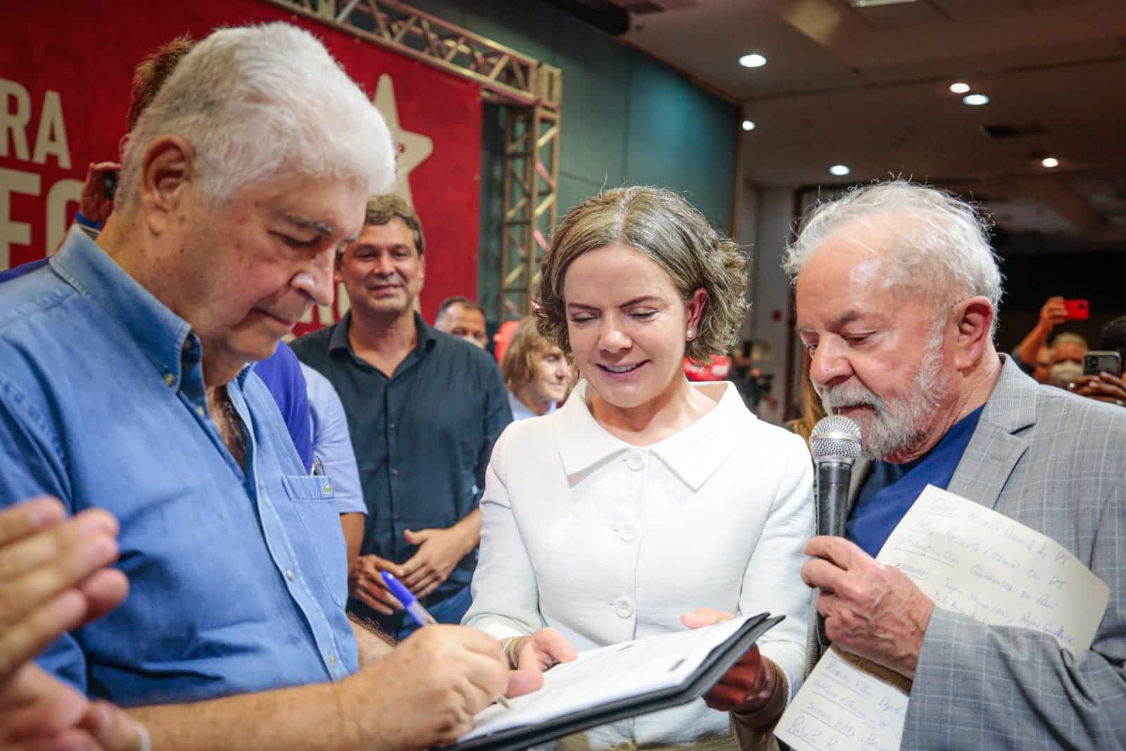 Requião ao lado de Lula e Gleisi no evento de filiação ao novo partido (Foto: Eduardo Matysiak)