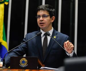 O requerimento do senador aponta pelo menos cinco suspeitas de crime envolvendo Milton Ribeiro e o presidente Jair Bolsonaro - (Foto: Moreira Mariz/Agência Senado) 