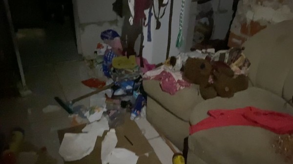 Crianças foram encontradas em casa suja e com roupas espalhadas em Campinas ?- Foto: Wagner Souza