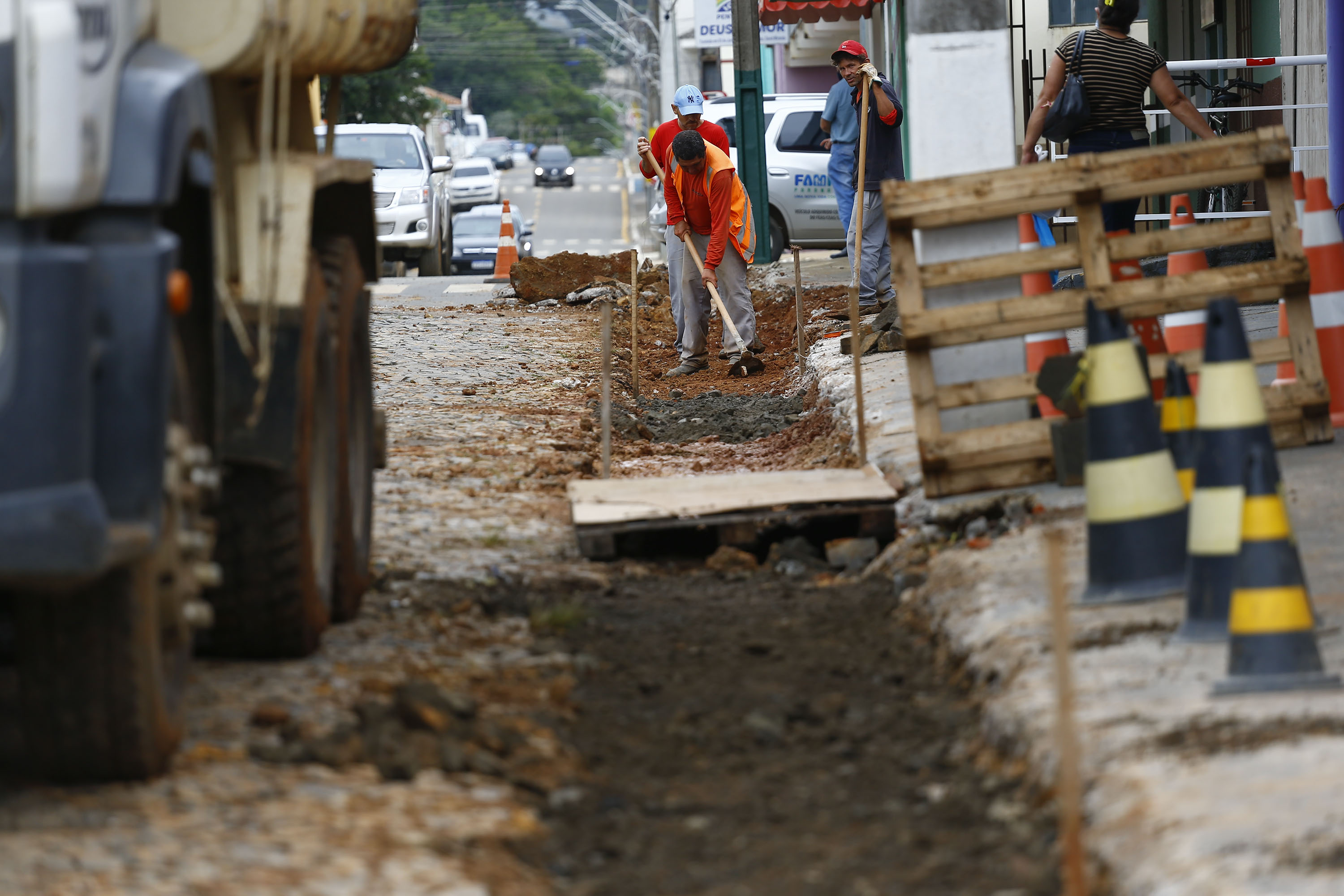 Adrianópolis recebe R$ 7,6 milhões para pavimentação de via urbana. Foto: Jonathan Campos/AEN