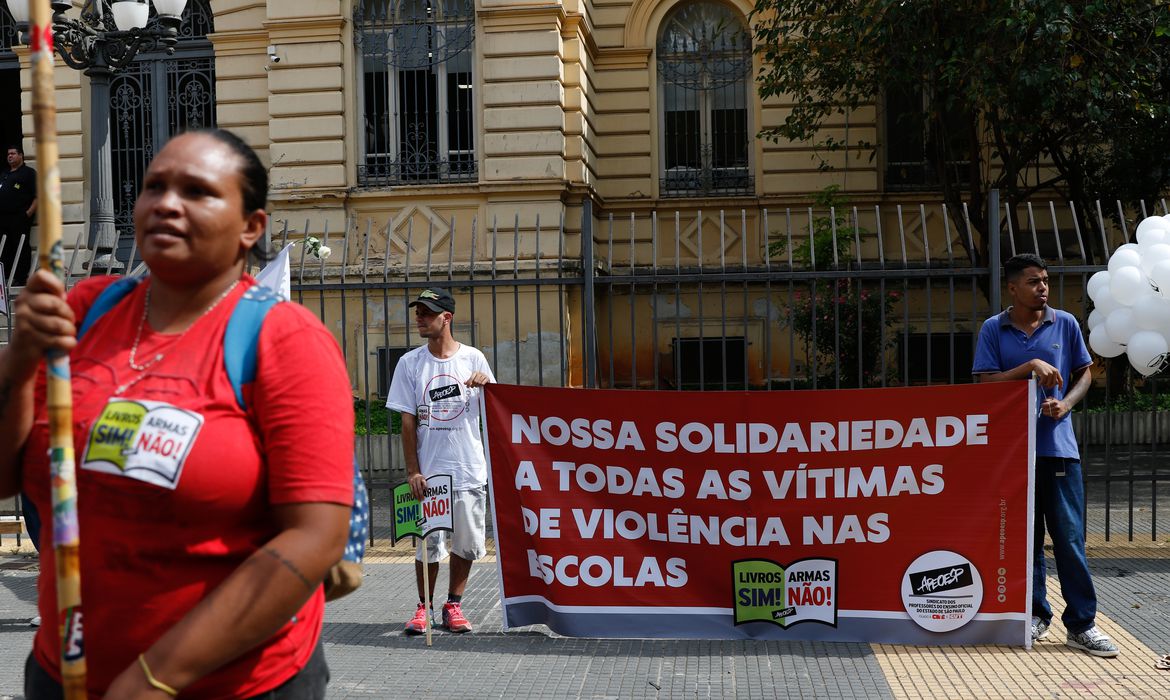 Professores de São Paulo protestam contra a violência nas escolas, por Fernando Frazão/Agência Brasil