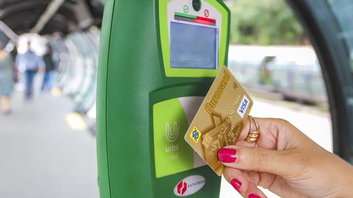Pagamento com cartões de débito e crédito no transporte coletivo completa um ano e ganha cartilha. Foto: Daniel Castellano / SMCS