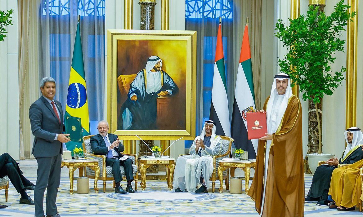 O presidente Luiz Inácio Lula da Silva, foi recebido pelo xeique Mohammed bin Zayed Al Nahyan em Abu Dhabi nos Emirados Árabes em Abu Dhabi. Foto: Ricardo Stuckert/PR