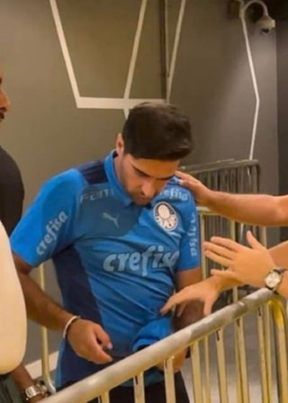 Saiba o que motivou Abel Ferreira a tomar celular de repórter após o jogo  de ontem