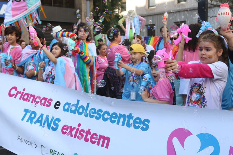 Parada do Orgulho LGBT+ celebra a união, diz o ministro dos Direitos Humanos, Silvio Almeida - Rovena Rosa/Agência Brasil