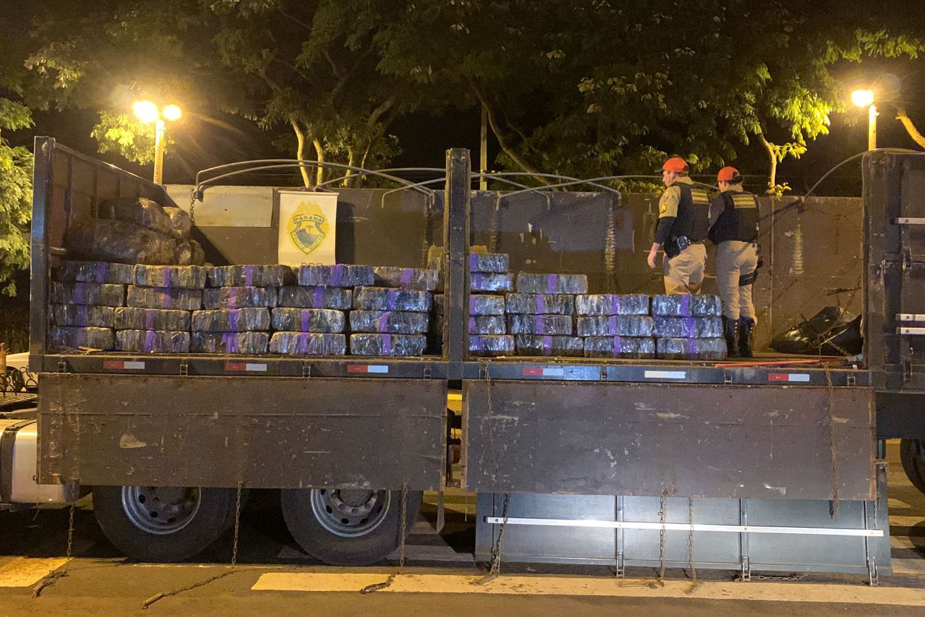 Polícia Militar apreende mais de quatro toneladas de drogas em São José das Palmeiras Foto: PMPR