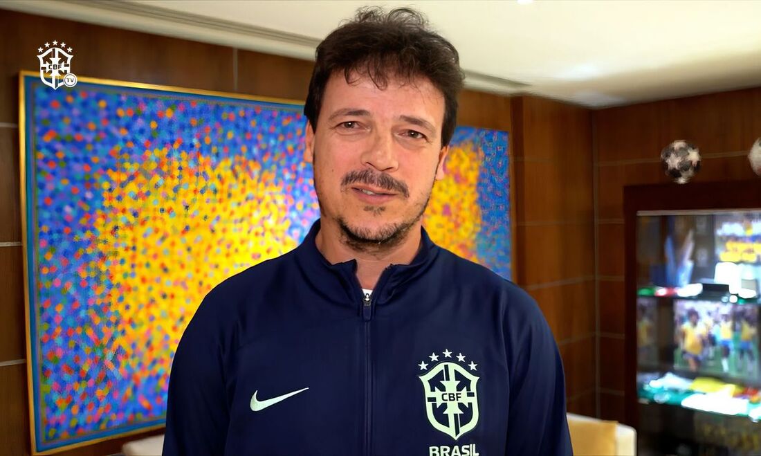 Fernando Diniz, novo técnico-interino da seleção brasileira, ao lado de Ednaldo Rodrigues, presidente da CBF - Frame de vídeo/CBF