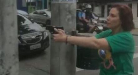 Carla Zambelli aponta arma para homem em São Paulo FOTO: REPRODUÇÃO/REDES SOCIAIS