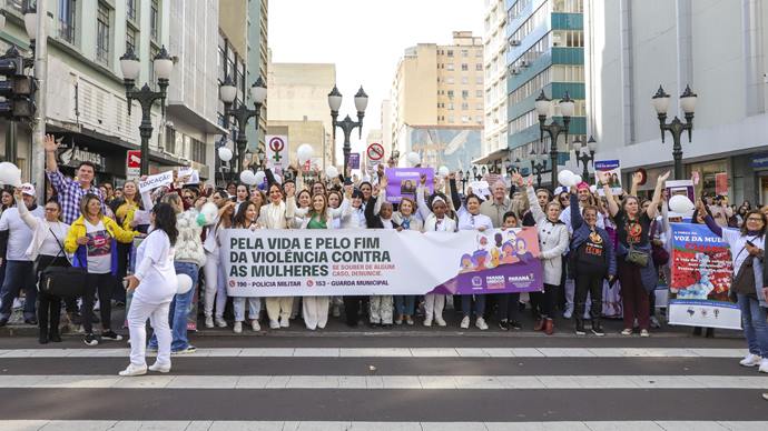 Caminhada do meio-dia marca o Dia Estadual de Combate ao Feminicídio. Curitiba, 22/07/2023. Foto: Hully Paiva/SMCS