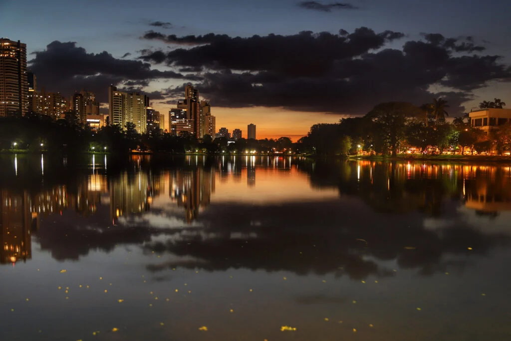 Fim de tarde no Lago Igapó, em Londrina (Foto: José Fernando Ogura/ANPr)