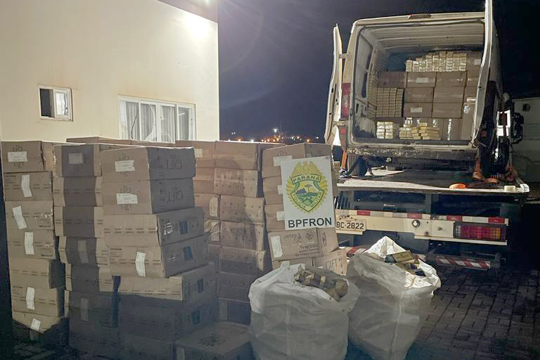 PMPR apreende 5,1 mil pacotes de cigarros na fronteira entre Brasil e Argentina Foto: PMPR