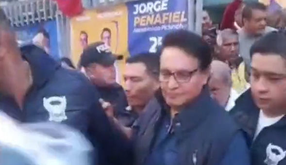 Vídeo registra momento em que o candidato Fernando Villavicencio é baleado ao deixar um comício na capital do Equador / Reprodução/CNN