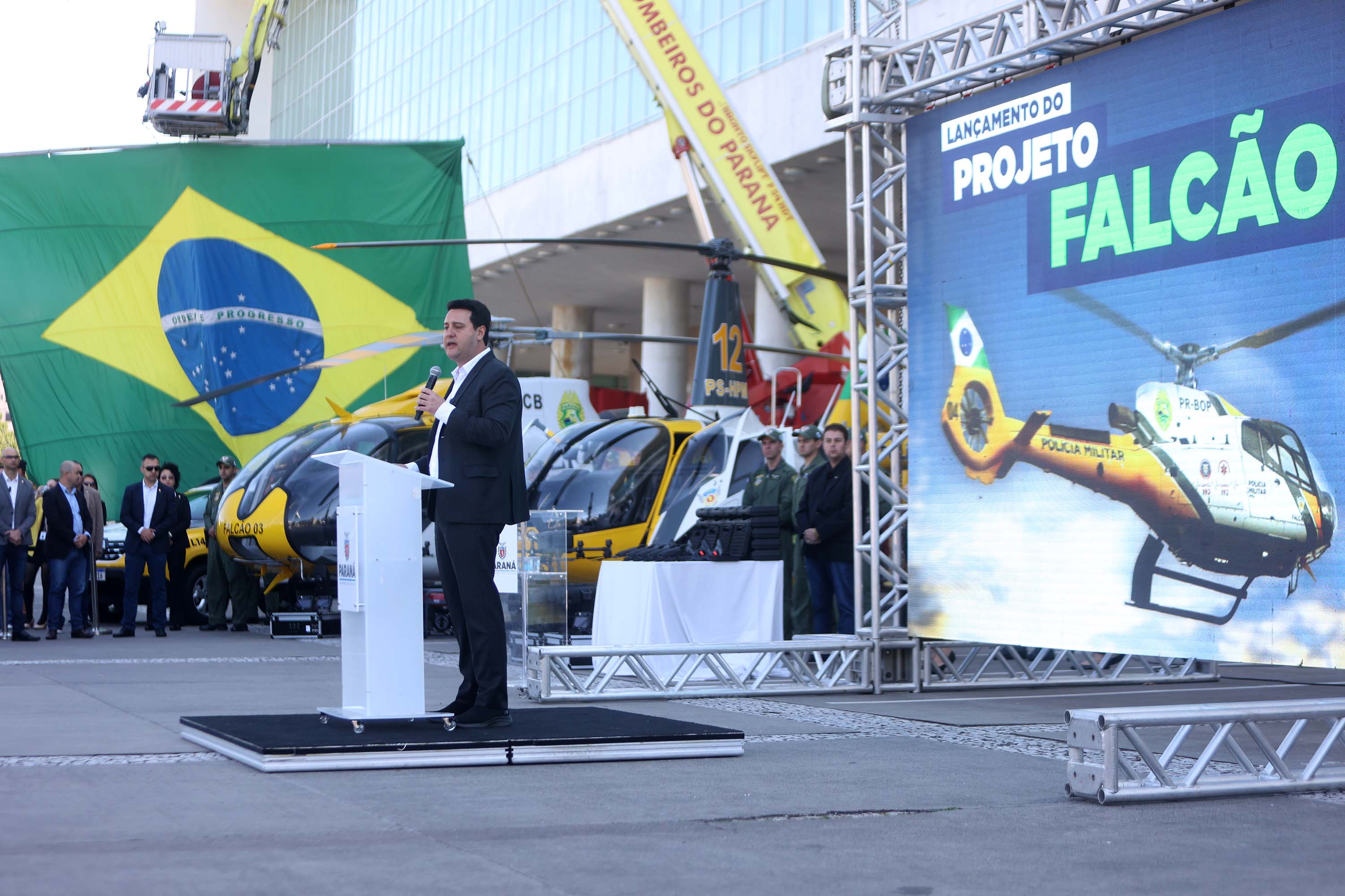O governador Carlos Massa Ratinho Junior lançou nesta sexta-feira (18) o Projeto Falcão, que vai utilizar tecnologias de última geração para dar suporte aéreo às operações de segurança pública no Esta
