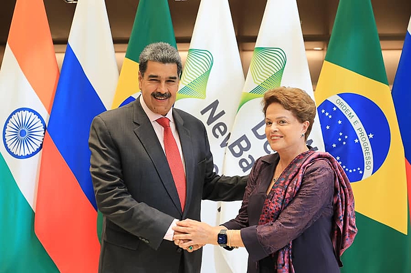 Presidente venezuelano se reuniu com Dilma Rousseff na sede do NDB, em Xangai - Prensa presidencial