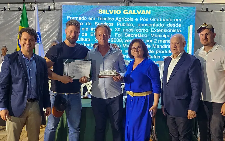 Silvio Galvan de Mandirituba, recebe homenagem de Requião Filho | Foto: Eduardo Matysiak
