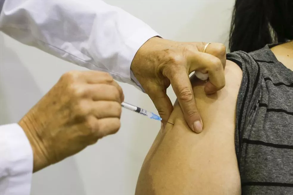 Vacina contra a Covid, em Curitiba - Foto: Pedro Ribas/SMCS