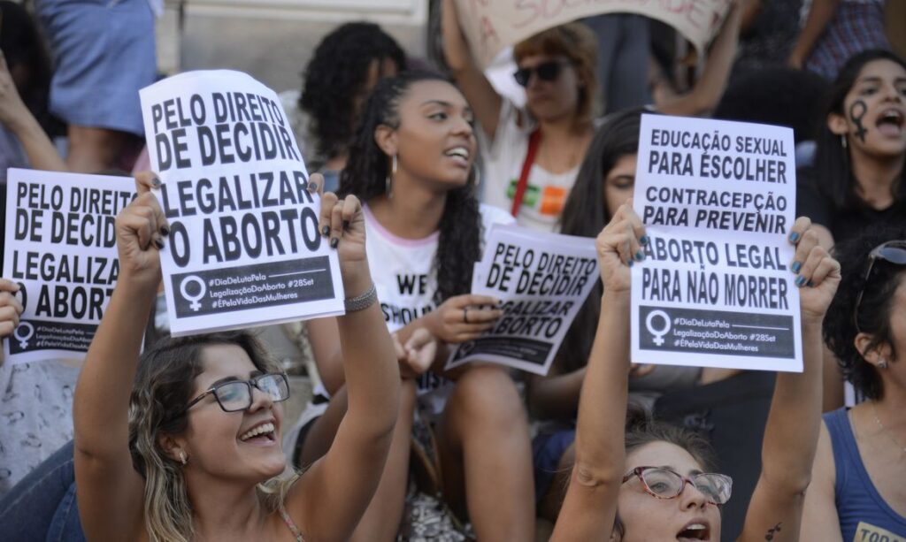 Mulheres protestavam no Rio de Janeiro, em 2017, contra PEC 181, que poderia criminalizar o aborto. Foto: Tomaz Silva/Agência Brasil