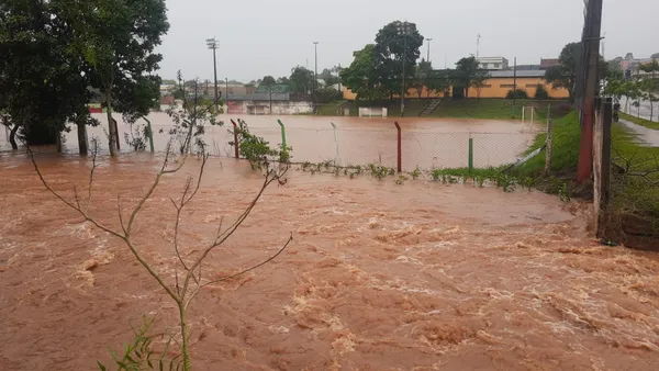 Rio Ernesto transbordou em Pitanga, no Paraná - Foto: Layne Santos/Imagem cedida
