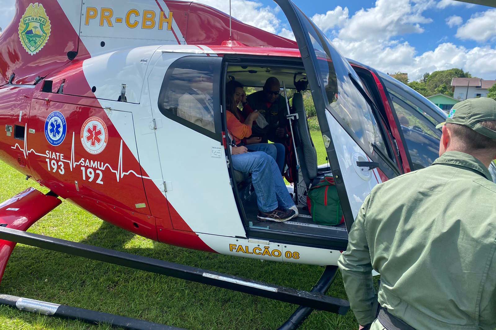 Paraná está ajudando nos atendimentos em Santa Catarina com equipe aérea e helicóptero Foto: BPMOA