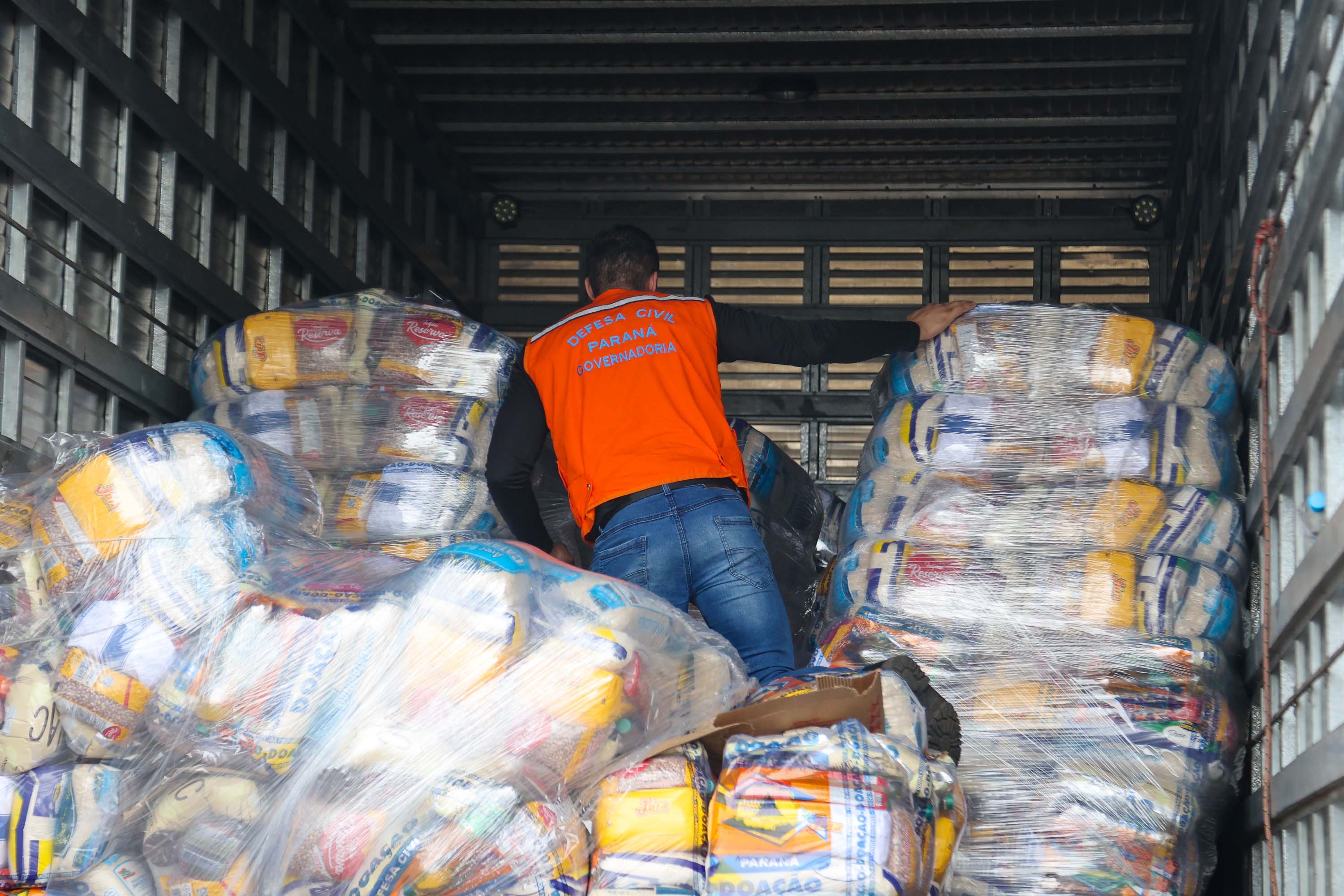 Governo do Estado entrega cestas básicas pra União da Vitória. Foto: Gilson Abreu/AEN