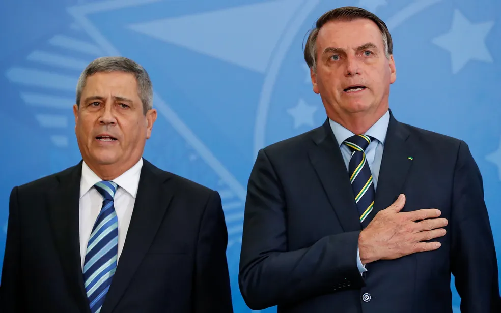 O novo ministro da Casa Civil, Braga Netto, e o presidente Jair Bolsonaro durante a cerimônia no Palácio do Planalto - Foto: Alan Santos/PR