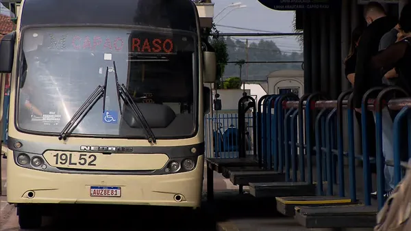 Homem é preso suspeito de importunação sexual dentro de ônibus do transporte coletivo em Araucária - Foto: Reprodução/RPC