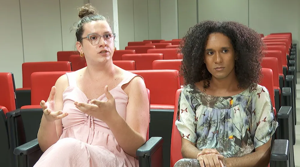 As estudantes de medicina da USP Stella Branco e Louíse Rodrigues e Silva afirmam que foram vítimas de transfobia em Ribeirão Preto, SP - Foto: Valdinei Malaguti/EPTV