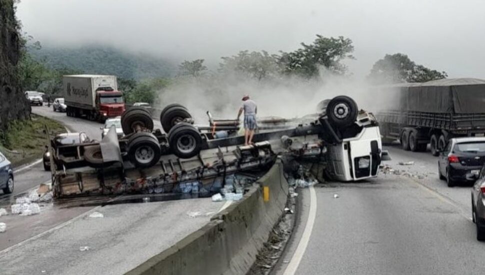 Acidente na BR-277: motociclista morre após bater em caminhão - Massa News