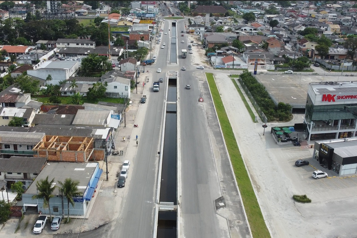 DER/PR conclui novo canal de concreto do Rio da Draga em Matinhos Foto: DER